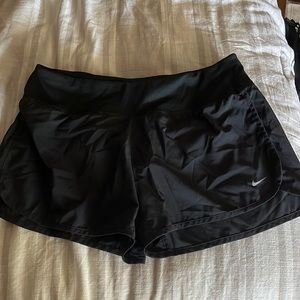 Nike Dri Fit shorts sz M.
